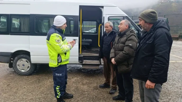 Giresun’da trafik jandarması güvenli eğitim için iş başında