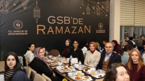 Vali Mustafa Koç KYK Yurdunda Öğrencilerle İftar Yaptı