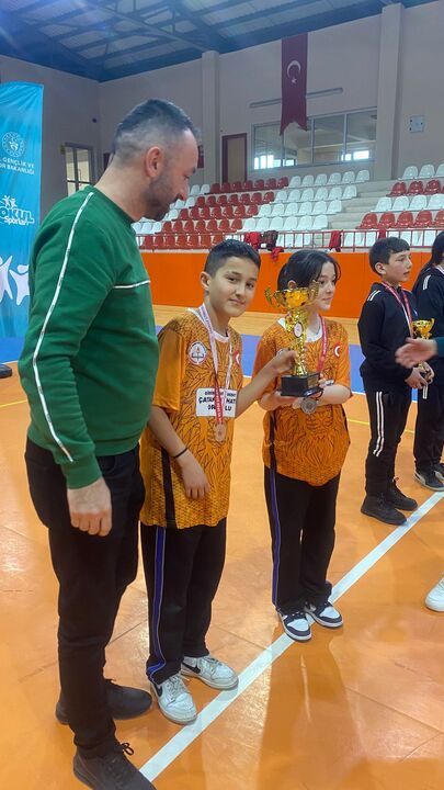 Çatak İmam Hatip Ortaokulu Sporcuları Giresun’u Bölge Finallerinde Temsil Edecek