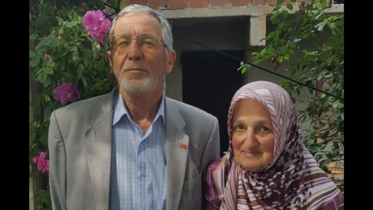 Ölüm Bile Onları Ayıramadı… 50 Yıldır Aynı Yastığa Baş Koyan Çift, Aynı Gün Aynı Kaderi Paylaştı…