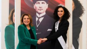 Türkiye Güzeli ile Milletvekili Arasında Kadın Dayanışması