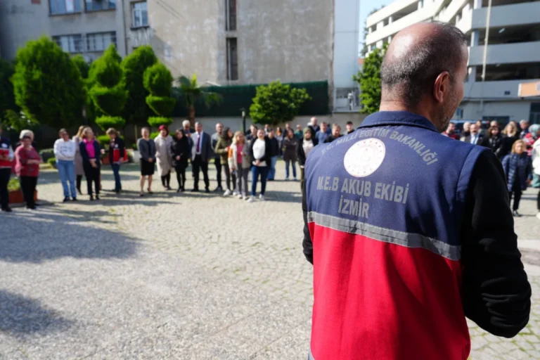 Deprem tahliye tatbikatına tüm birimler katıldı
