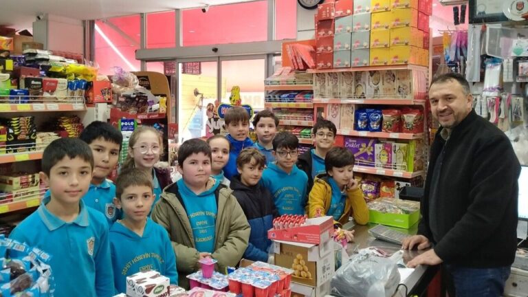 Giresun’da Öğrenciler “Zimem Defteri” Geleneğini Yaşatıyor: Biriktirdikleri Para Kadar Borç Sildirdiler