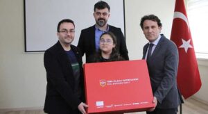 Genç Tasarımcılar Ödüllerini Aldılar 