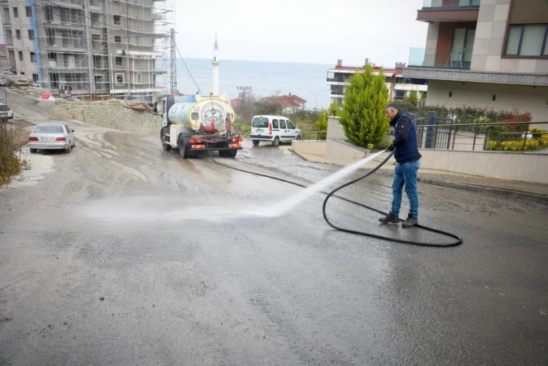 Giresun Belediyesi’nden Erikliman’da Yıkama Çalışması