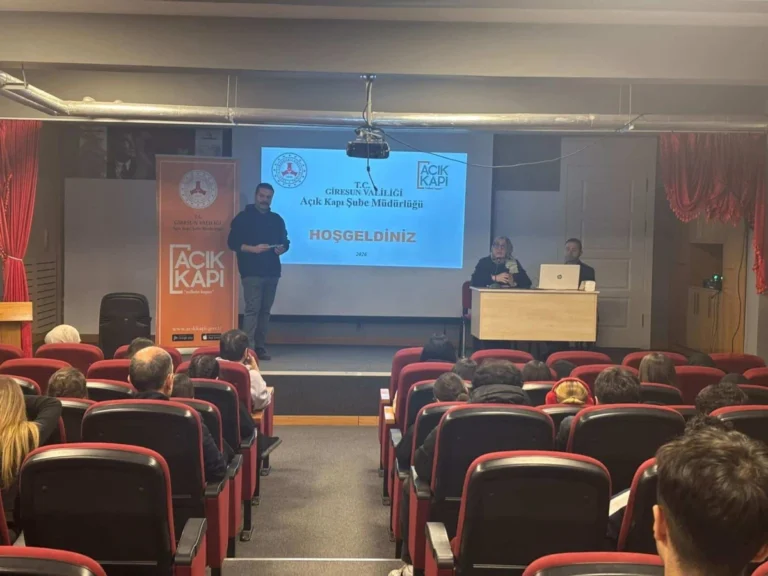 Giresun Valiliği “Açık Kapı” Tanıtımı Piraziz Anadolu Lisesi’nde Gerçekleştirildi