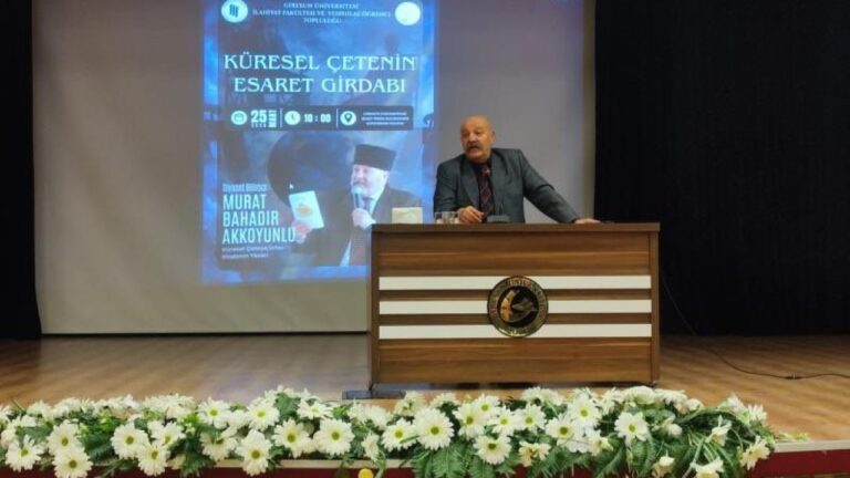 Murat Bahadır Akkoyunlu Giresun’da Konuştu: “Küresel Girdaptan Nasıl Çıkılır?”