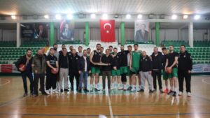 Kerasusspor Yönetiminden Takıma Çeyrek Final Öncesinde Moral Ziyareti