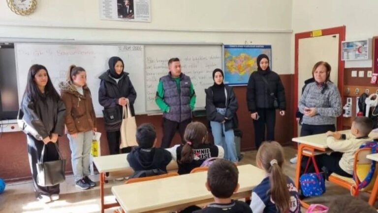 Üniversitelilerden Miniklere Anlamlı “Bayram Kesesi” Sürprizi