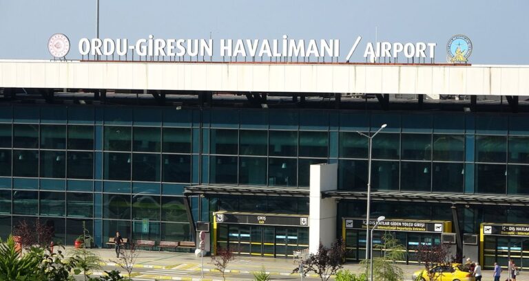 Ordu-Giresun Havalimanı Gündemde: Bakan Övdü, Yolcular Çözüm Bekliyor