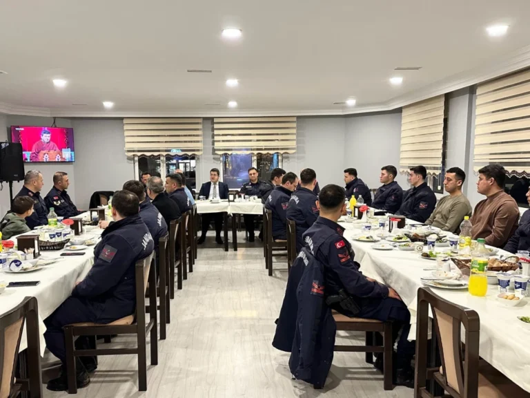 Piraziz Kaymakamı Burak Öz, Jandarma Personeliyle İftarda Buluştu