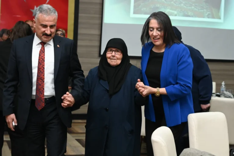 “Şehitlerimiz gönüllerimizde yaşıyor”