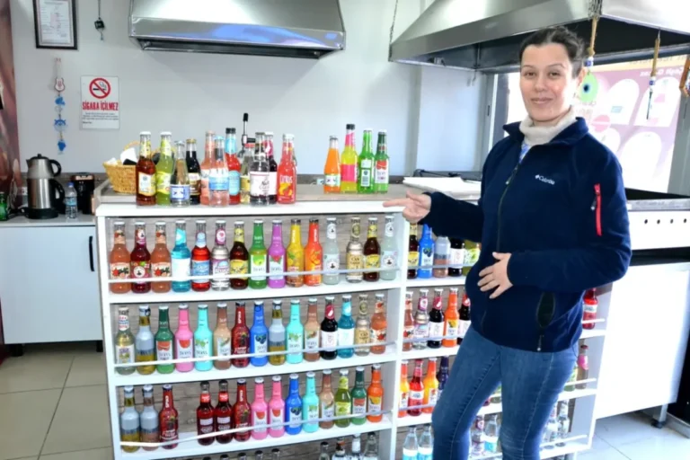 Türkiye’nin her köşesinden getirilen gazoz çeşitleriyle nostalji işyeri açtı