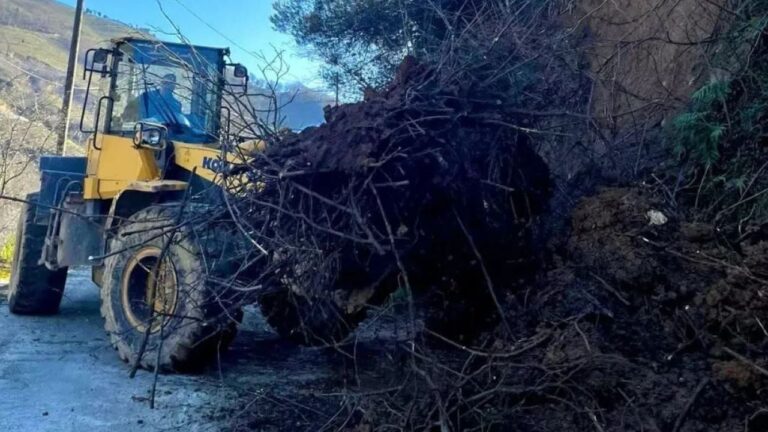 Giresun’da Heyelanla Kapanan 4 Köy Yolu Yeniden Ulaşıma Açıldı