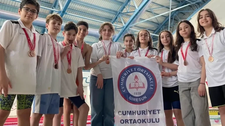 Giresunlu Yüzücüler Sinop’ta Başarıya Ulaştı!