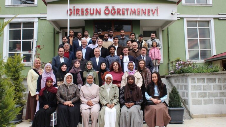 Milletvekili Temür Dünya Gençliğiyle Buluştu