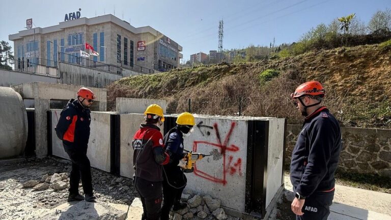 Espiyeli Öğrencilere Enkazda Arama Kurtarma Eğitimi