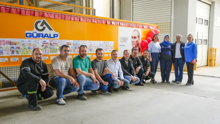 Çocuklar fabrikayı sanat galerisine çevirdi