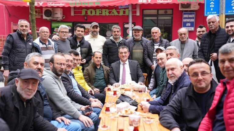 Başkan Köse, Fındık Pazarı Esnafıyla Bir Araya Geldi