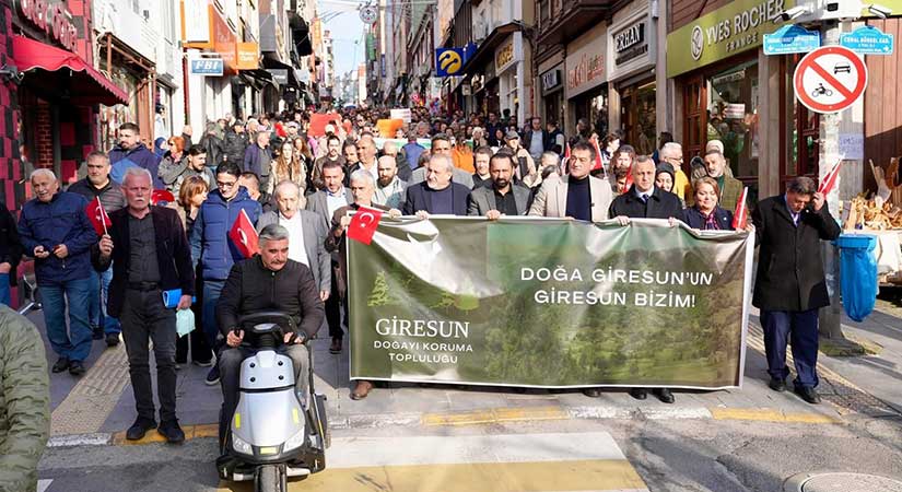 Halk yürüdü, meydanda tepki yükseldi