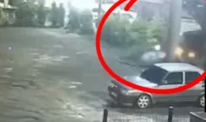 Bulancak’ta korkutan kaza güvenlik kamerasına yansıdı
