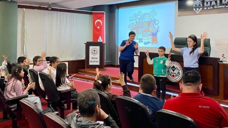 Okul Temsilcisi Çocuklar Haklarını Öğrendi