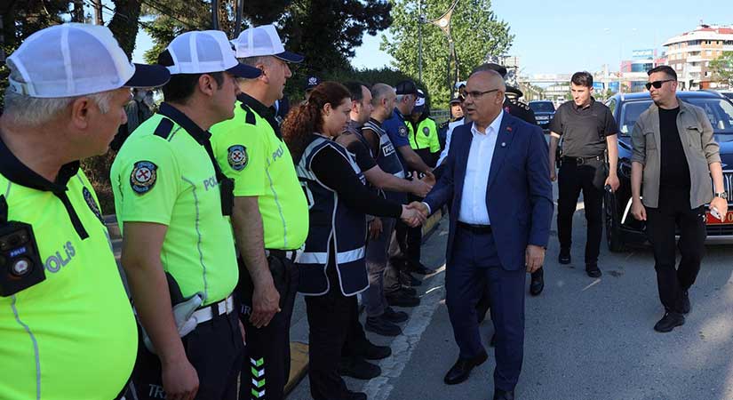 Vali Koç, yaşlıları ve çocukları unutmadı