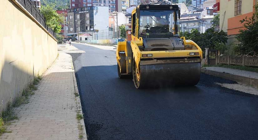 Giresun Belediyesi ekipleri beş ayrı noktada asfalt seferberliğine çıktı