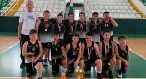 Minik erkekler basketbol turnuvasında Yavuz Kolej Şampiyon