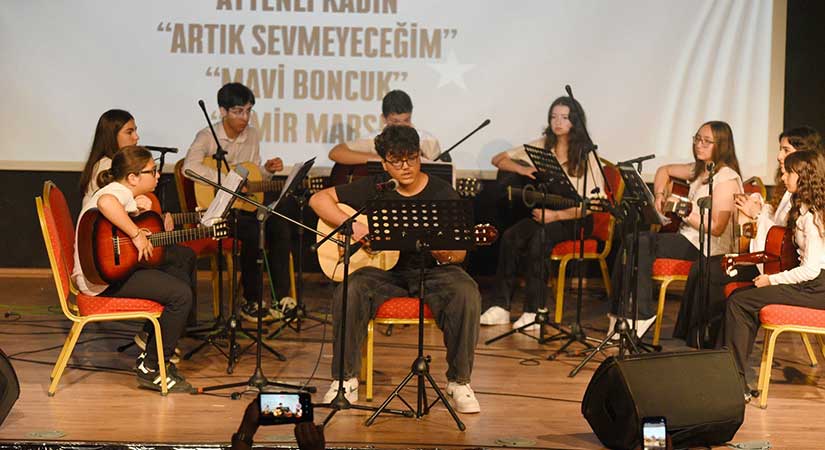 Konservatuvar öğrencileri ayakta alkışlandı