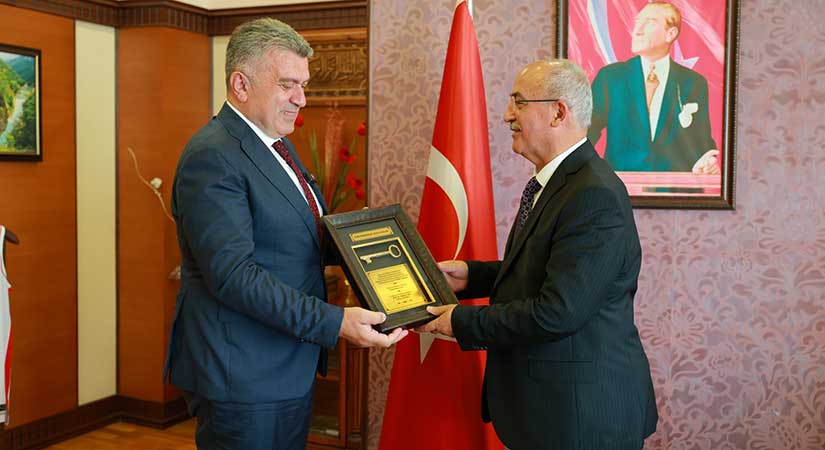 100 milyonluk üniversite binası teslim edildi
