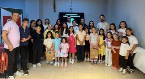 Kocaeli’deki Yağlıdereliler Derneği öğrencilerin karne heyecanını paylaştı