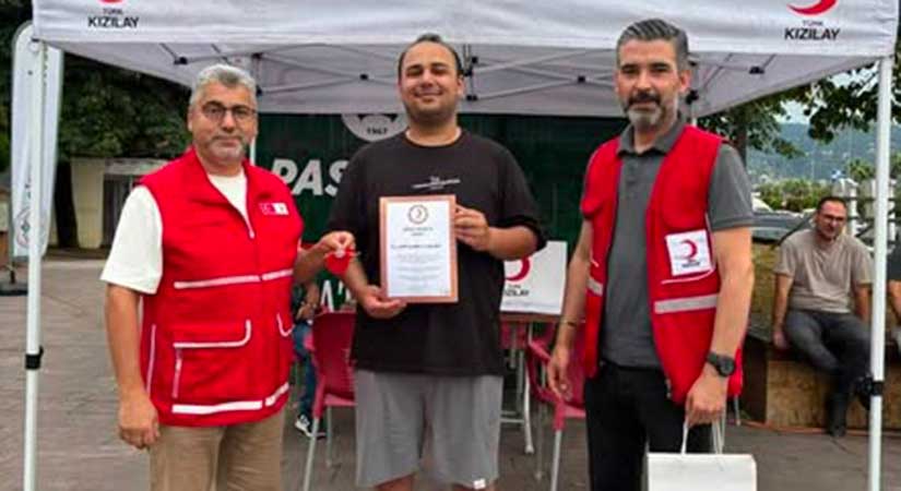 Kızılay’dan düzenli bağışçılara madalya