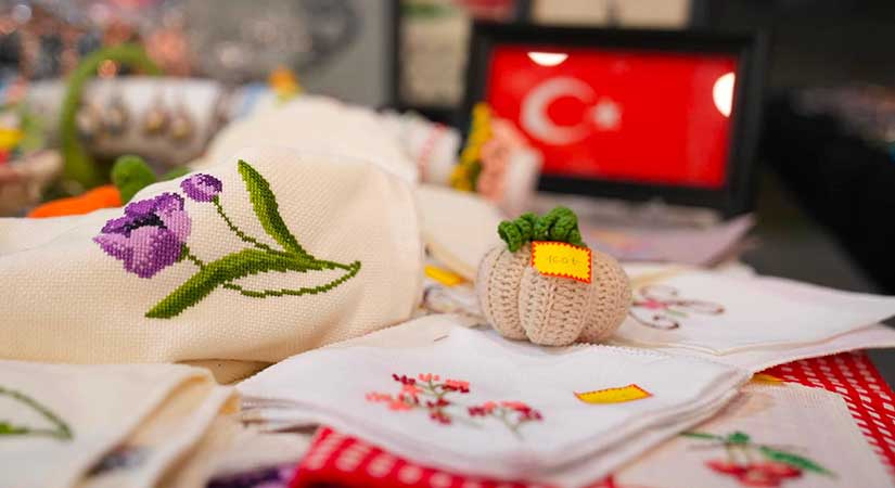 Başkan Köse pazarda üretici kadınlarla buluştu